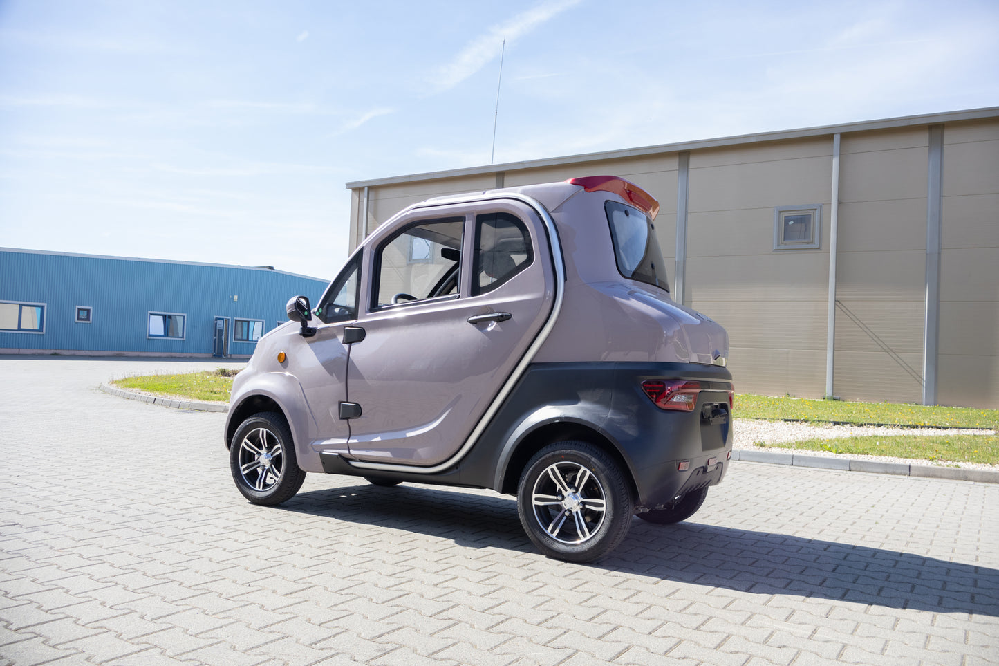 masina electrica kuba city 3000 W, 72 V, 58 Ah, viteza 45 km/ h, 3 pasageri