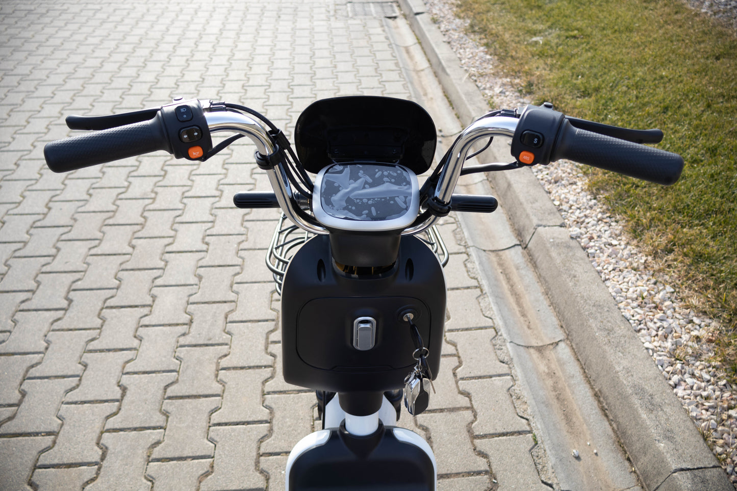 Scuter electric fara permis KUBA SWEET autonomie 40-50 km 350W 48V 12Ah