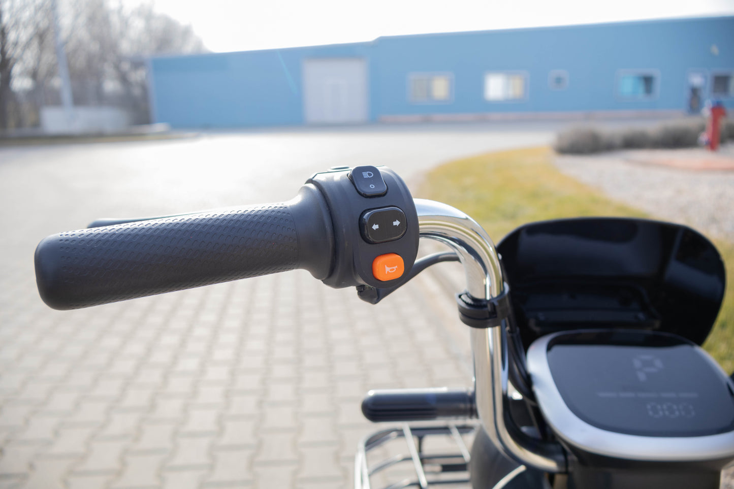 Scuter electric fara permis KUBA SWEET autonomie 40-50 km 350W 48V 12Ah