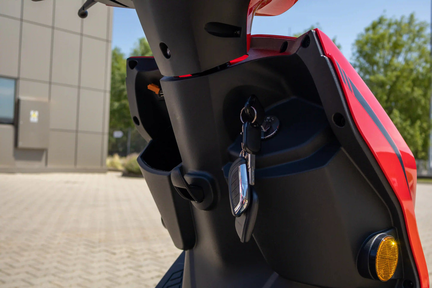 Scuter Electric Fără Permis Kuba MT3 PRO X, Viteză Maximă 25 km/h, Motor 3000W, Autonomie 80-100km, Baterie 72V 20Ah