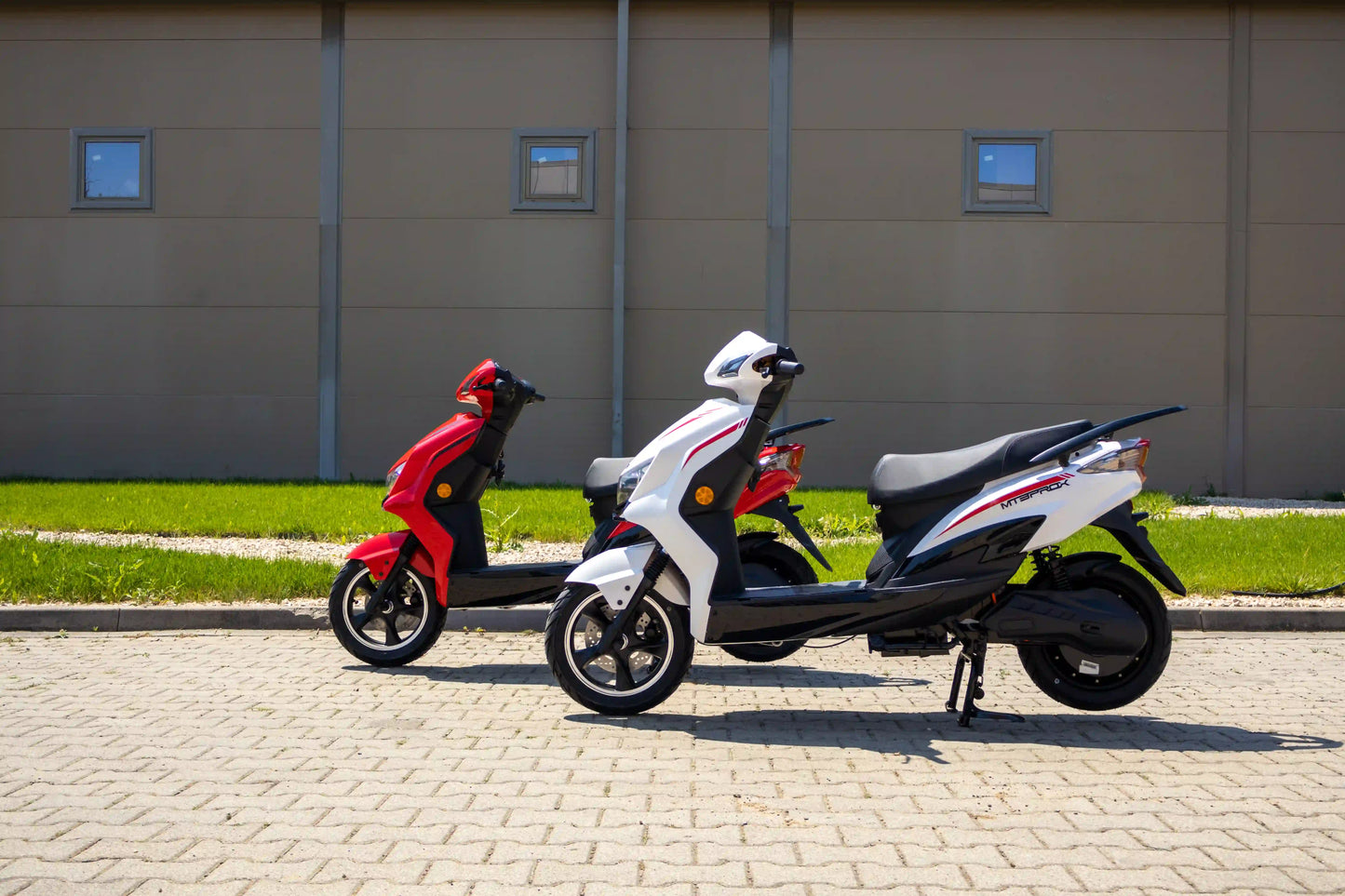 Scuter Electric Fără Permis Kuba MT3 PRO X, Viteză Maximă 25 km/h, Motor 3000W, Autonomie 80-100km, Baterie 72V 20Ah