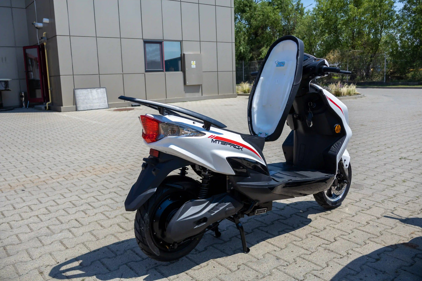 Scuter Electric Fără Permis Kuba MT3 PRO X, Viteză Maximă 25 km/h, Motor 3000W, Autonomie 80-100km, Baterie 72V 20Ah