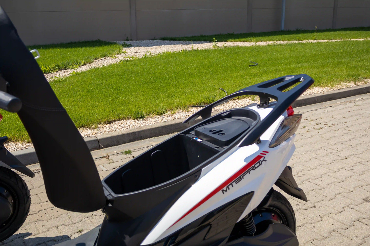 Scuter Electric Fără Permis Kuba MT3 PRO X, Viteză Maximă 25 km/h, Motor 3000W, Autonomie 80-100km, Baterie 72V 20Ah