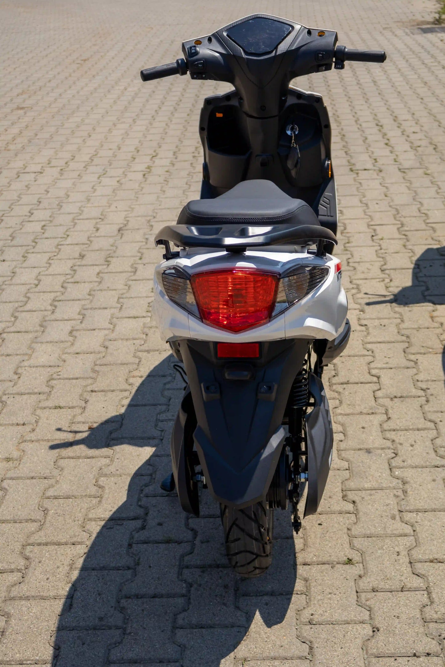 Scuter Electric Fără Permis Kuba MT3 PRO X, Viteză Maximă 25 km/h, Motor 3000W, Autonomie 80-100km, Baterie 72V 20Ah