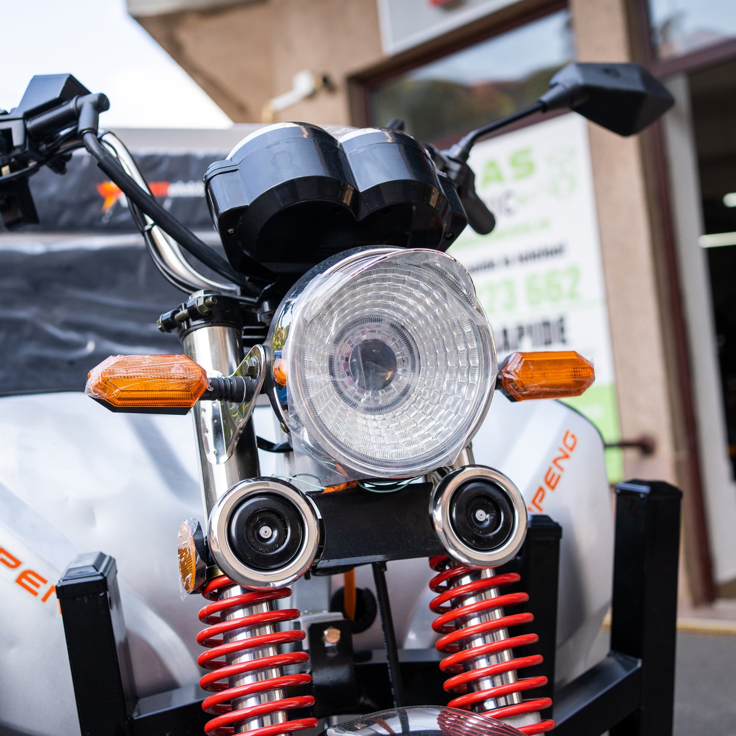 Triciclu electric cu benă basculabilă, fără permis (viteza 25Km/h), AMR 400, 3900W, acumulatori 80Ah