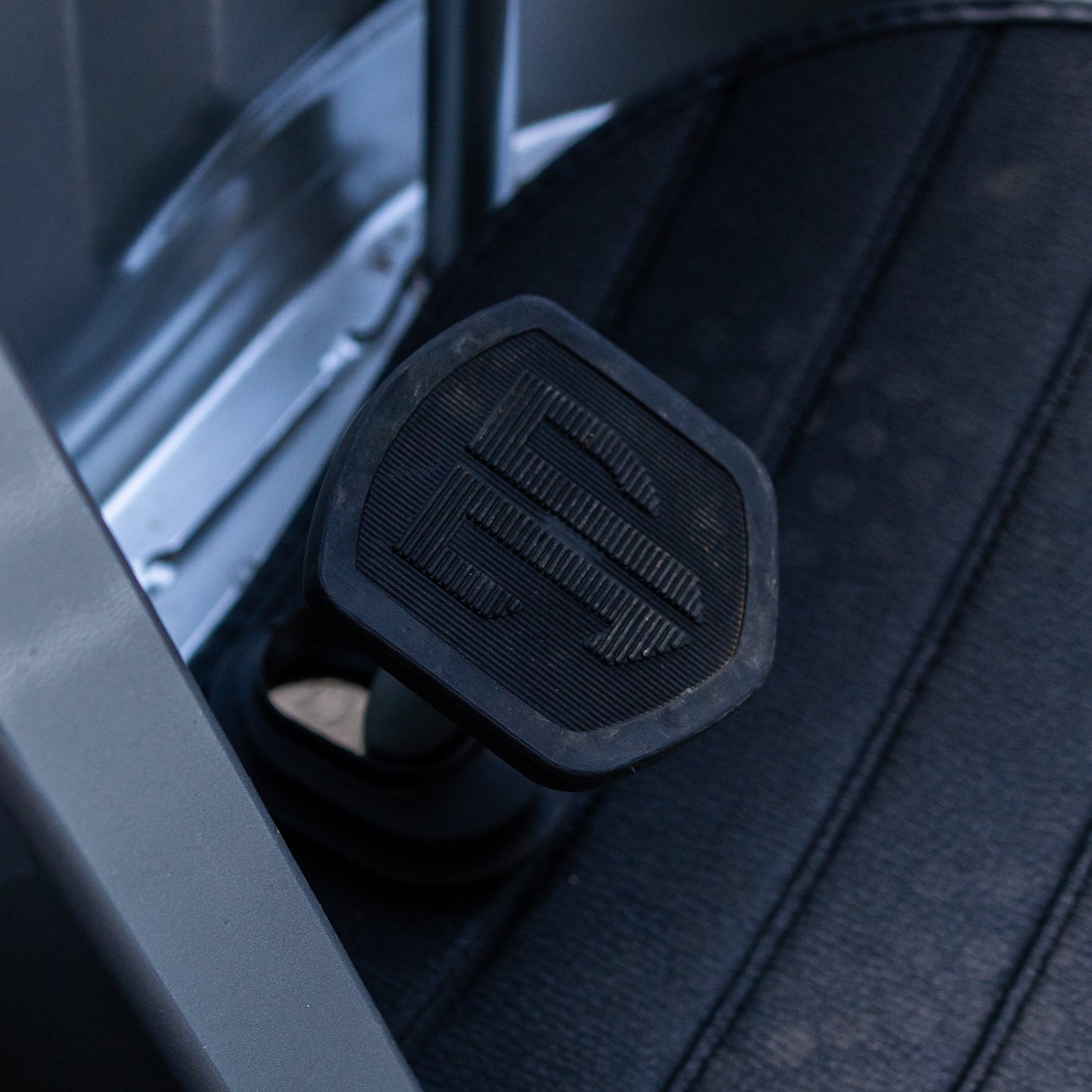 Triciclu electric cu benă basculabilă, fără permis (viteza 25Km/h), AMR 400, 3900W, acumulatori 80Ah