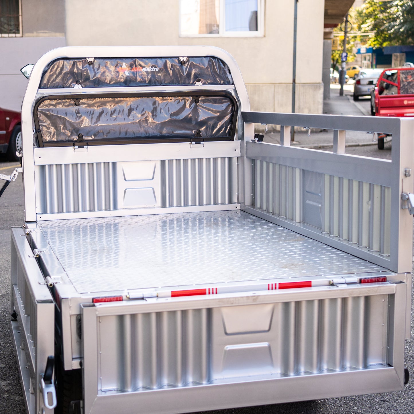 Triciclu electric cu benă basculabilă, fără permis (viteza 25Km/h), AMR 400, 3900W, acumulatori 80Ah