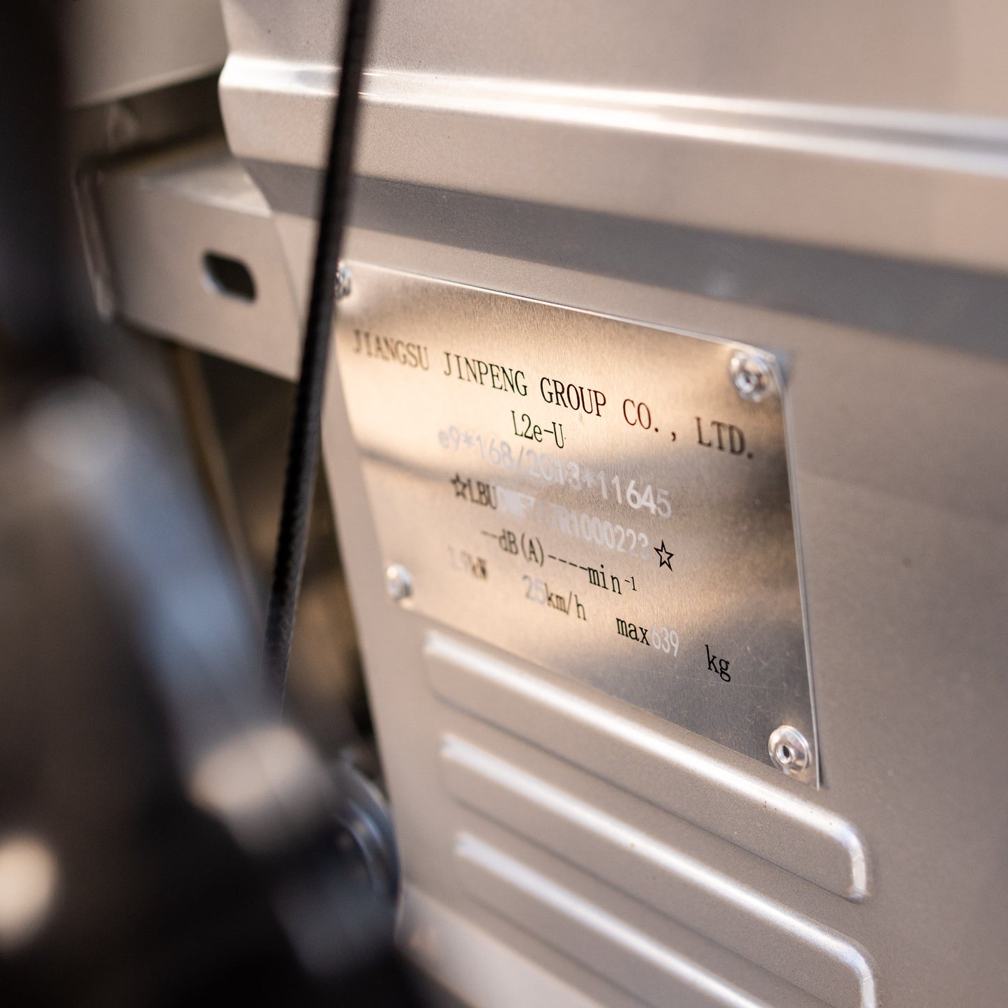 Triciclu electric cu benă basculabilă, fără permis (viteza 25Km/h), AMR 400, 3900W, acumulatori 80Ah