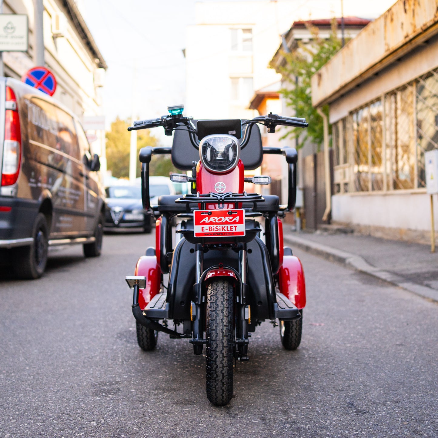 Tricicletă Electrică RUZGAR ARORA Fără Permis, Viteză Maximă 25km/h, Autonomie 45km, Motor 650W, Baterie 60V 20Ah