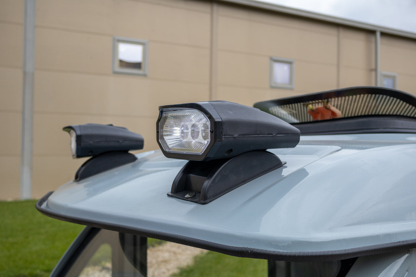 Tricicletă Electrică Skyjet E-Kamyonet Sky Van Fără Permis, Viteză Maximă 25 km/h, Cabină, Benă Basculabilă, Autonomie 60km, Motor 3000W, Baterie 72V 45Ah