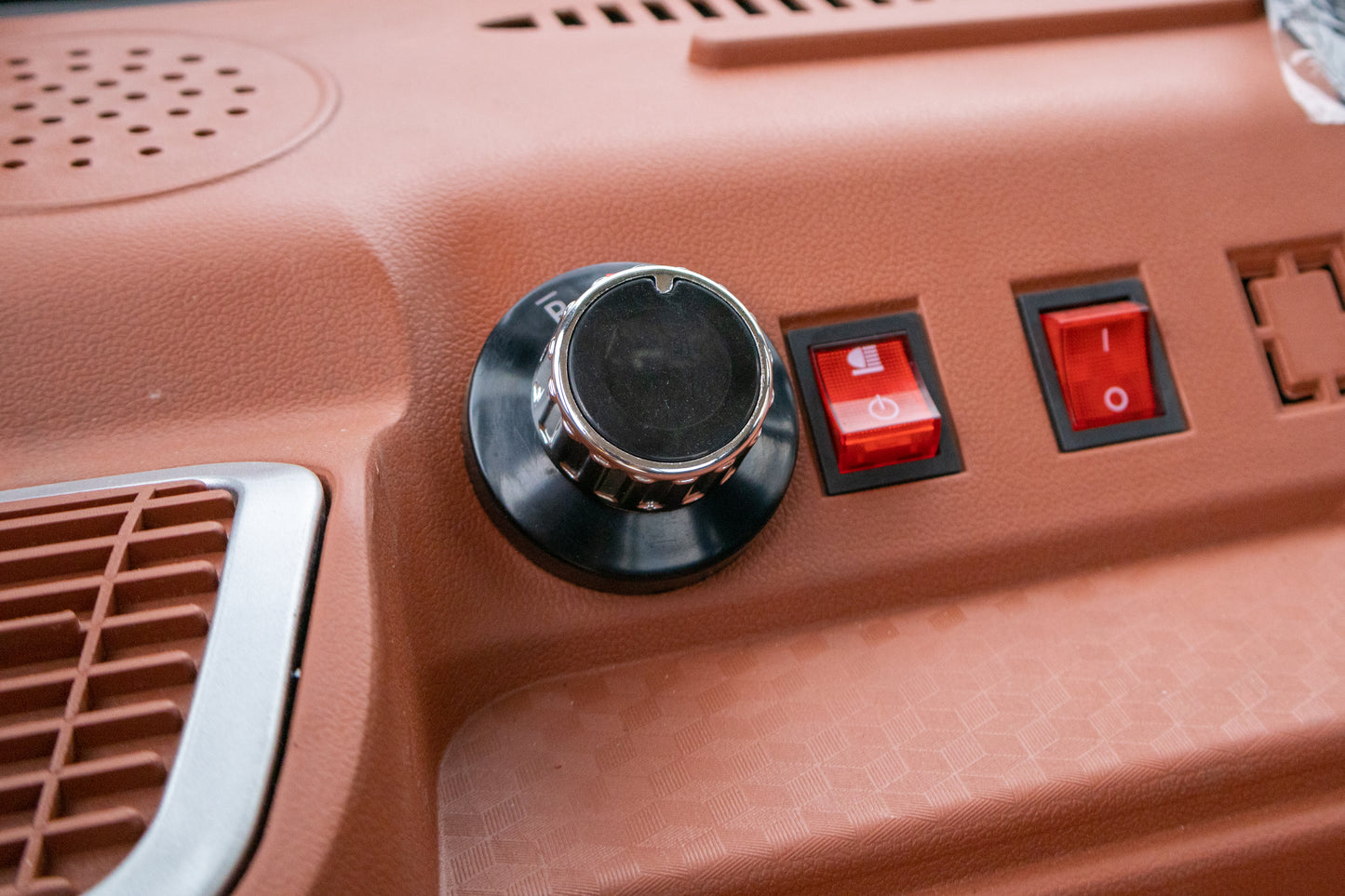 Tricicletă Electrică Skyjet E-Kamyonet Sky Van Fără Permis, Viteză Maximă 25 km/h, Cabină, Benă Basculabilă, Autonomie 60km, Motor 3000W, Baterie 72V 45Ah