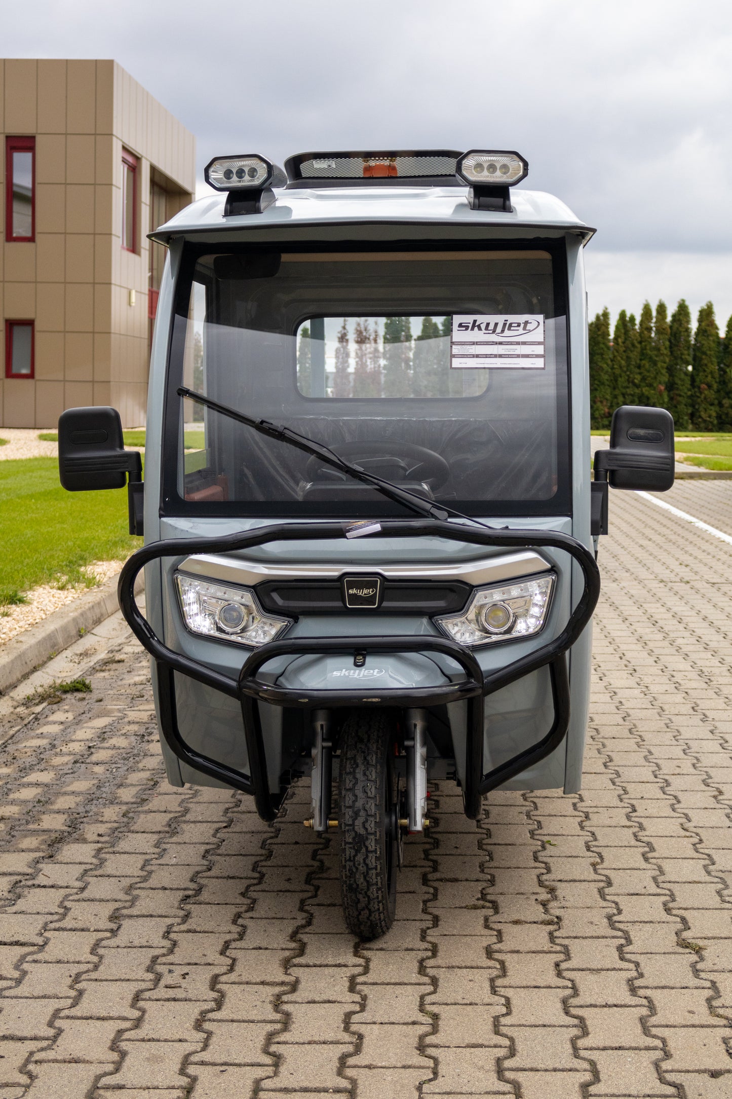 Tricicletă Electrică Skyjet E-Kamyonet Sky Van Fără Permis, Viteză Maximă 25 km/h, Cabină, Benă Basculabilă, Autonomie 60km, Motor 3000W, Baterie 72V 45Ah