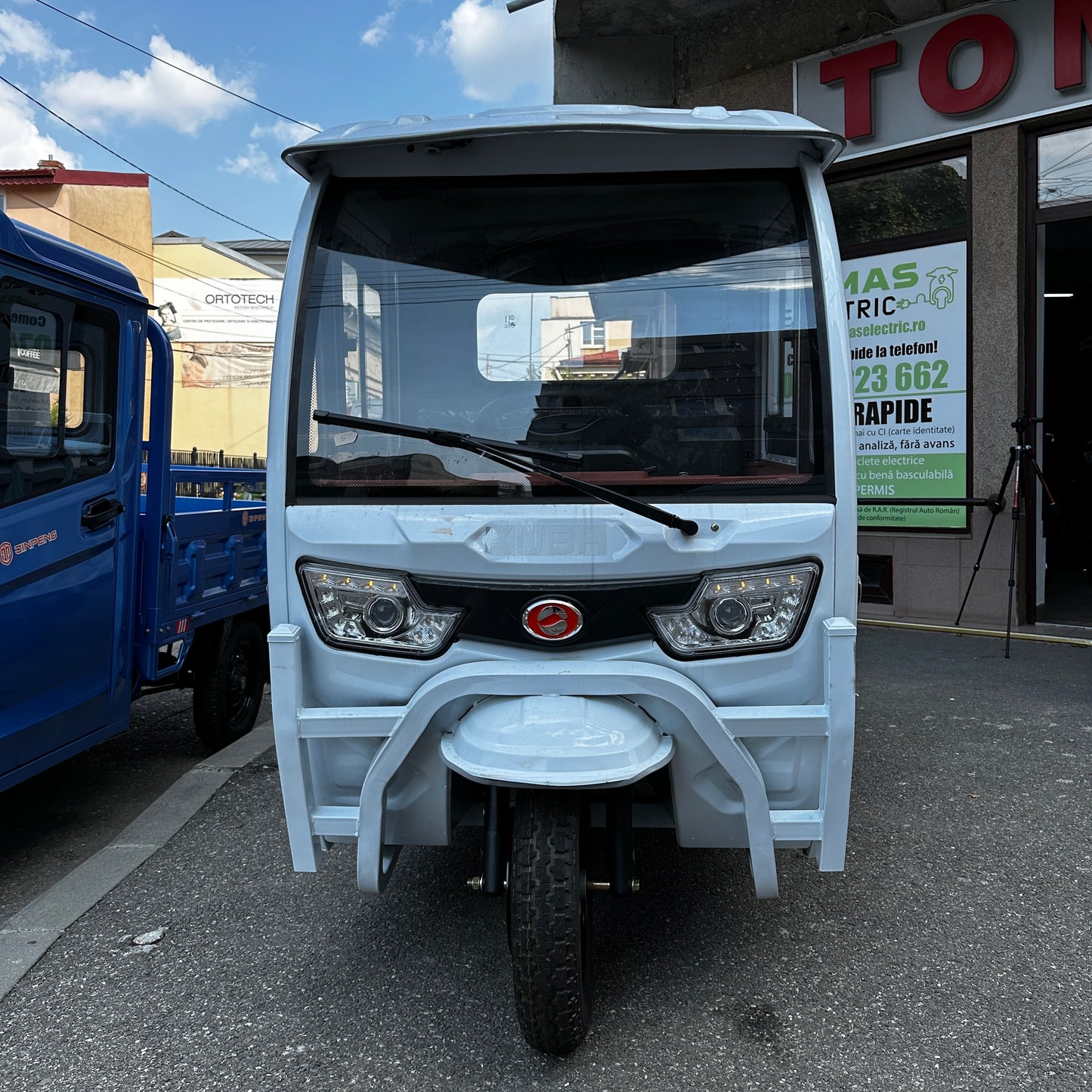 Tricicletă electrică KUBA E-KAMYONET cu cabină, benă basculabilă obloane rabatabile 1500W 72V 58Ah