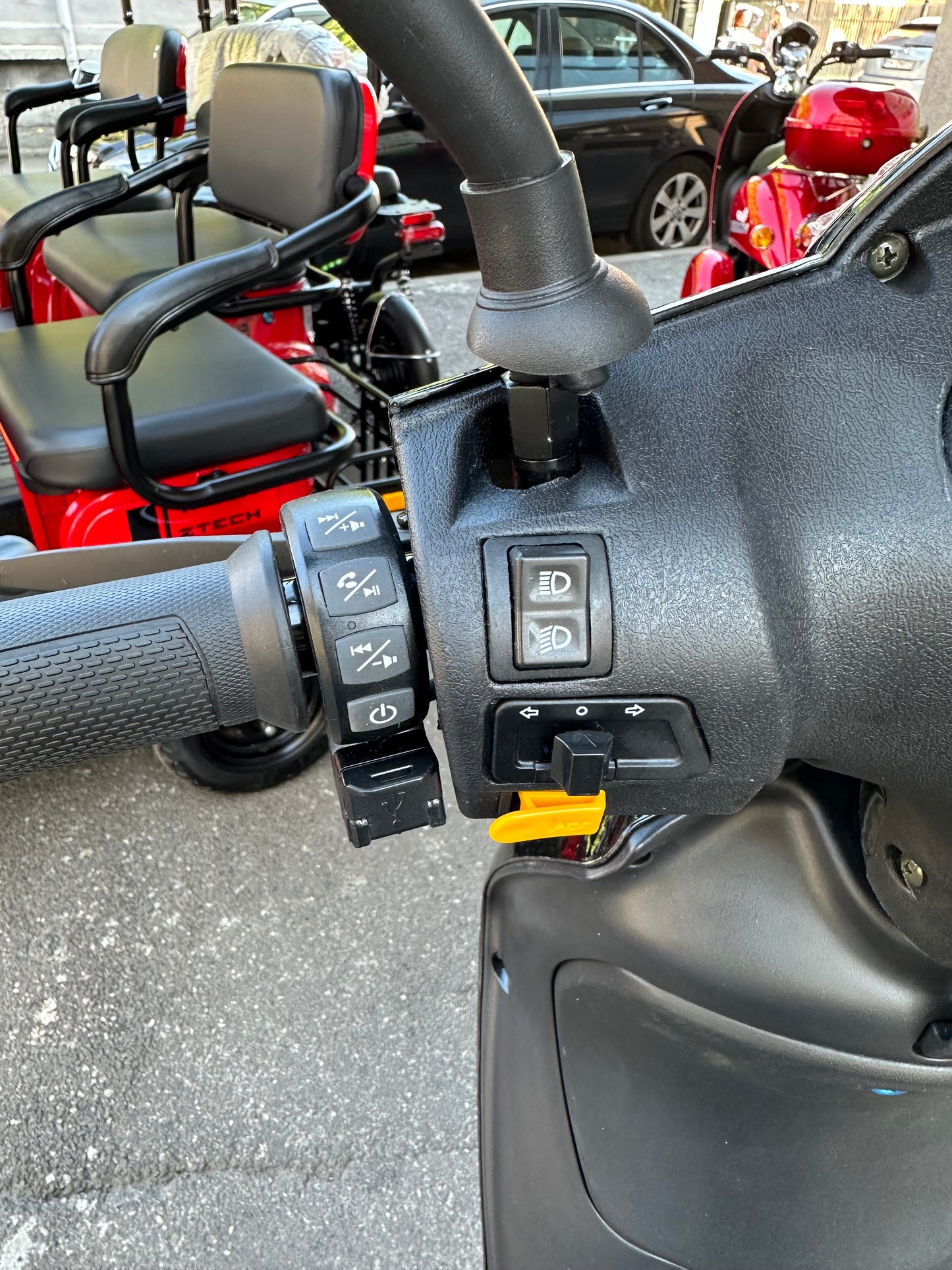 Scuter electric fără permis Z-TECH ZT-09 TA, 900W, baterie detașabilă