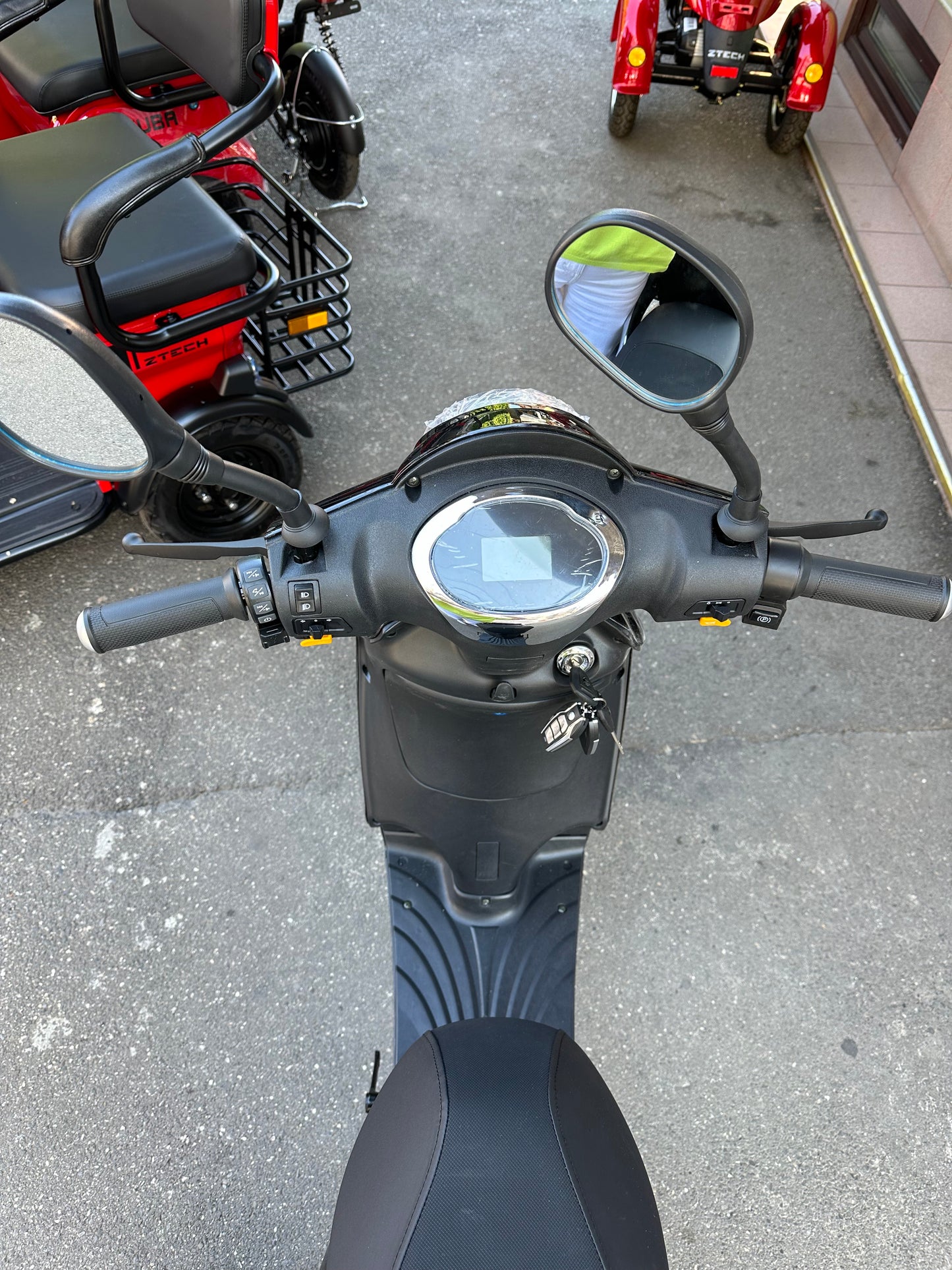 Scuter electric fără permis Z-TECH ZT-09 TA, 900W, baterie detașabilă