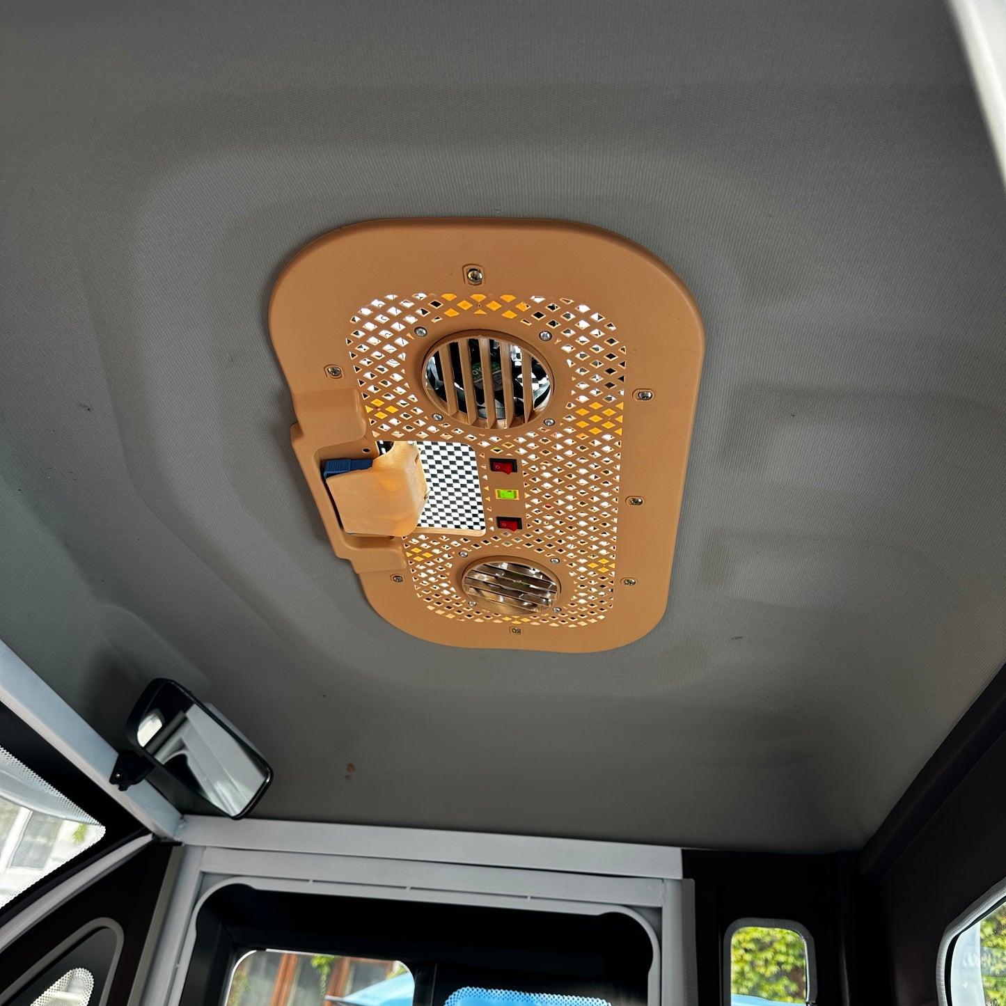 Tricicletă electrică KUBA E-KAMYONET cu cabină, benă basculabilă obloane rabatabile 1500W 72V 58Ah