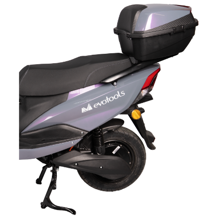 Portbagajul din spate, montat pe suport metalic, la scuterul electric EvoTools Evo Ride