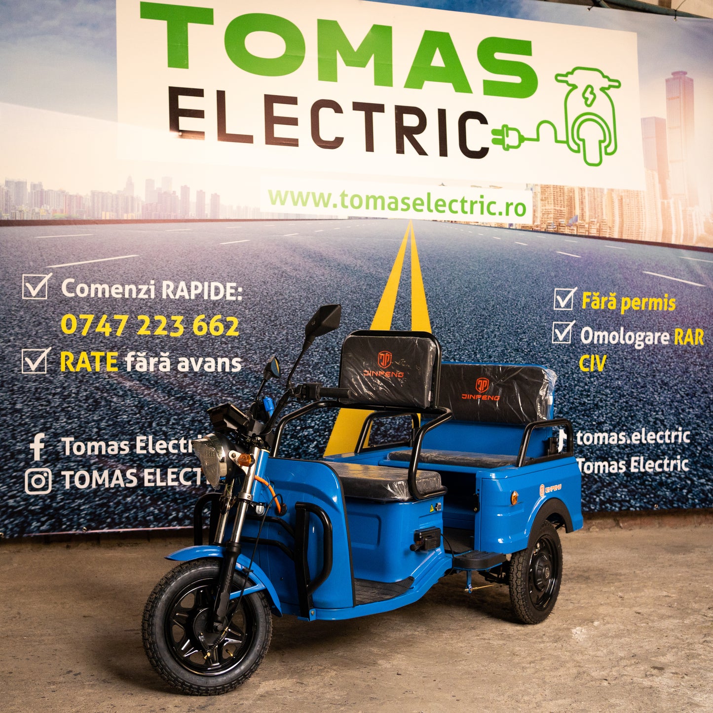 Triciclu electric AMR200, 2 locuri și cabină 2300W, fără permis, sarcina 375Kg