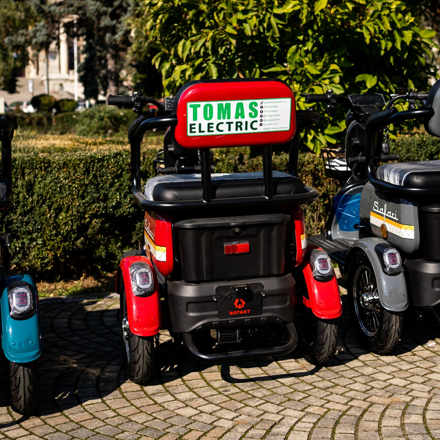 Tricicletă Electrică Rotakt Safari, Fără Permis, Motor 1000W, Viteză Maximă 25km/h, Autonomie 62 km, Baterie 60V 20Ah, Greutate Maximă 187 kg