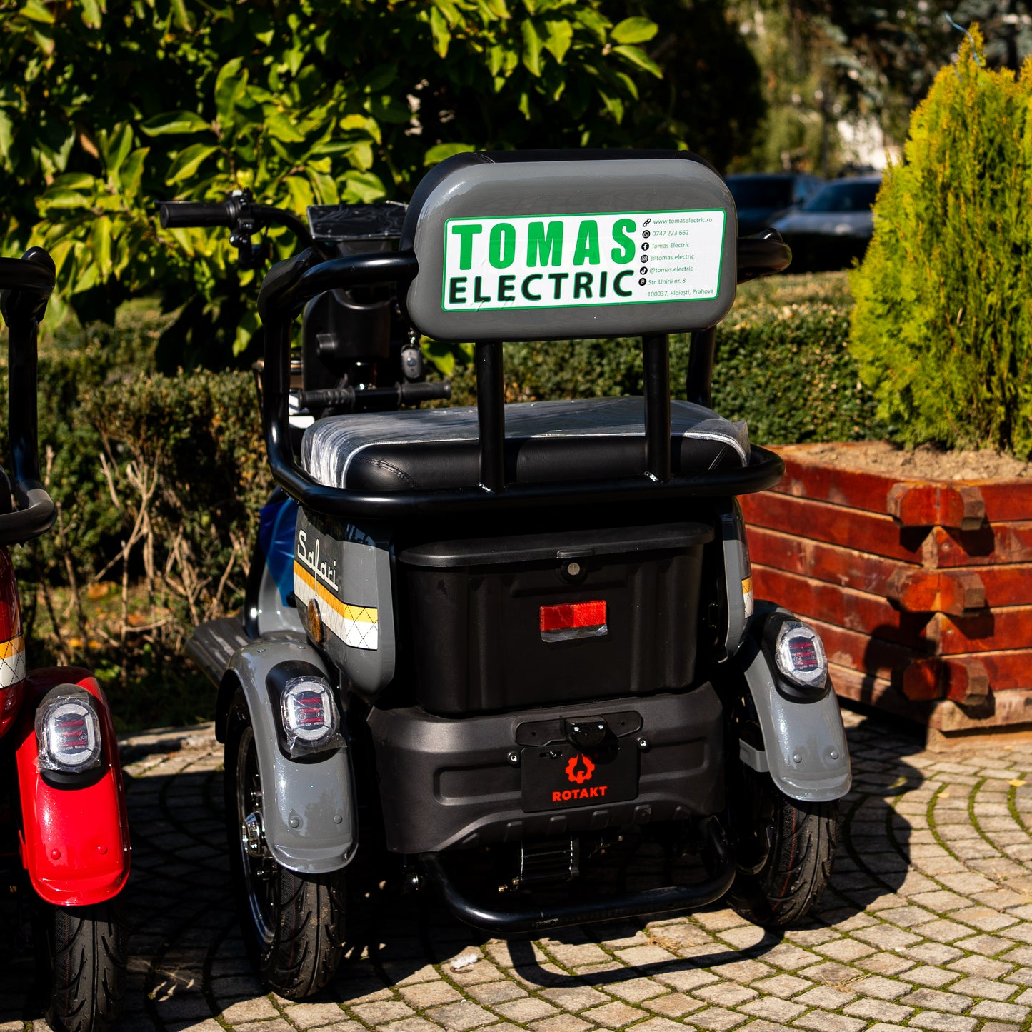 Tricicletă Electrică Rotakt Safari, Fără Permis, Motor 1000W, Viteză Maximă 25km/h, Autonomie 62 km, Baterie 60V 20Ah, Greutate Maximă 187 kg