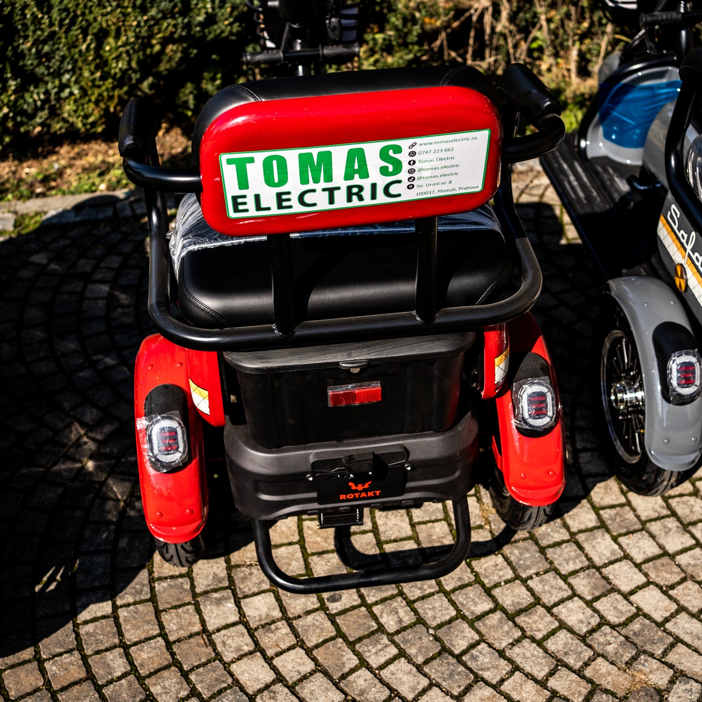 Tricicletă Electrică Rotakt Safari, Fără Permis, Motor 1000W, Viteză Maximă 25km/h, Autonomie 62 km, Baterie 60V 20Ah, Greutate Maximă 187 kg