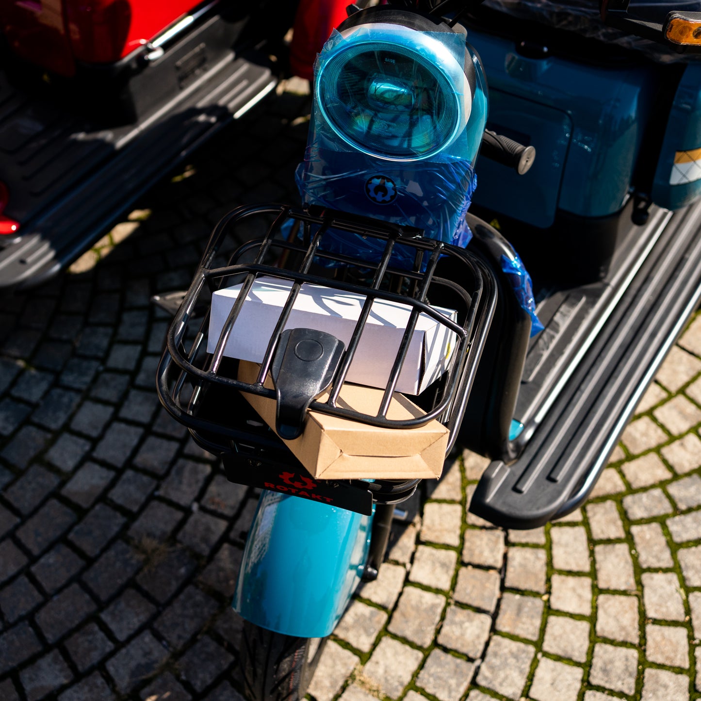 Tricicletă Electrică Rotakt Safari, Fără Permis, Motor 1000W, Viteză Maximă 25km/h, Autonomie 62 km, Baterie 60V 20Ah, Greutate Maximă 187 kg