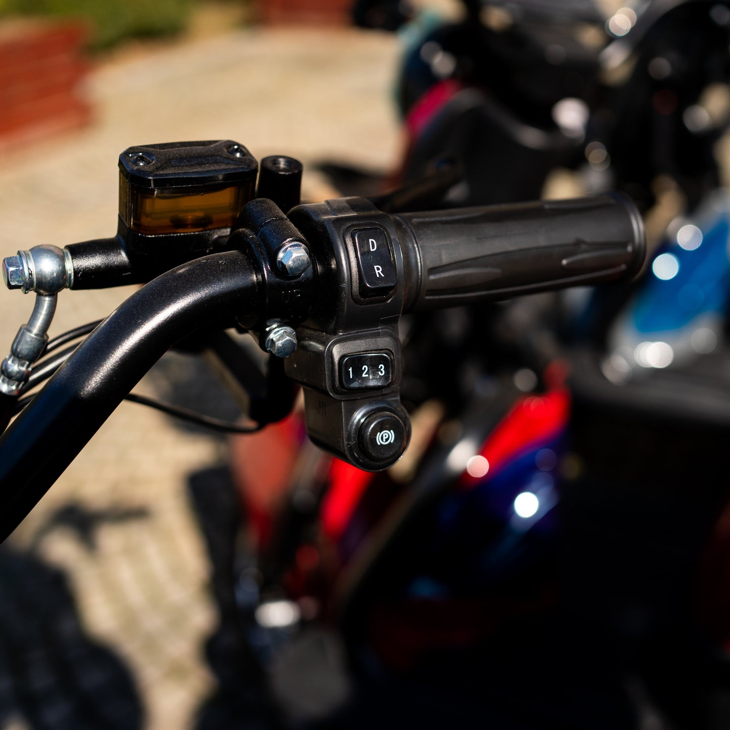 Tricicletă Electrică Rotakt Safari, Fără Permis, Motor 1000W, Viteză Maximă 25km/h, Autonomie 62 km, Baterie 60V 20Ah, Greutate Maximă 187 kg