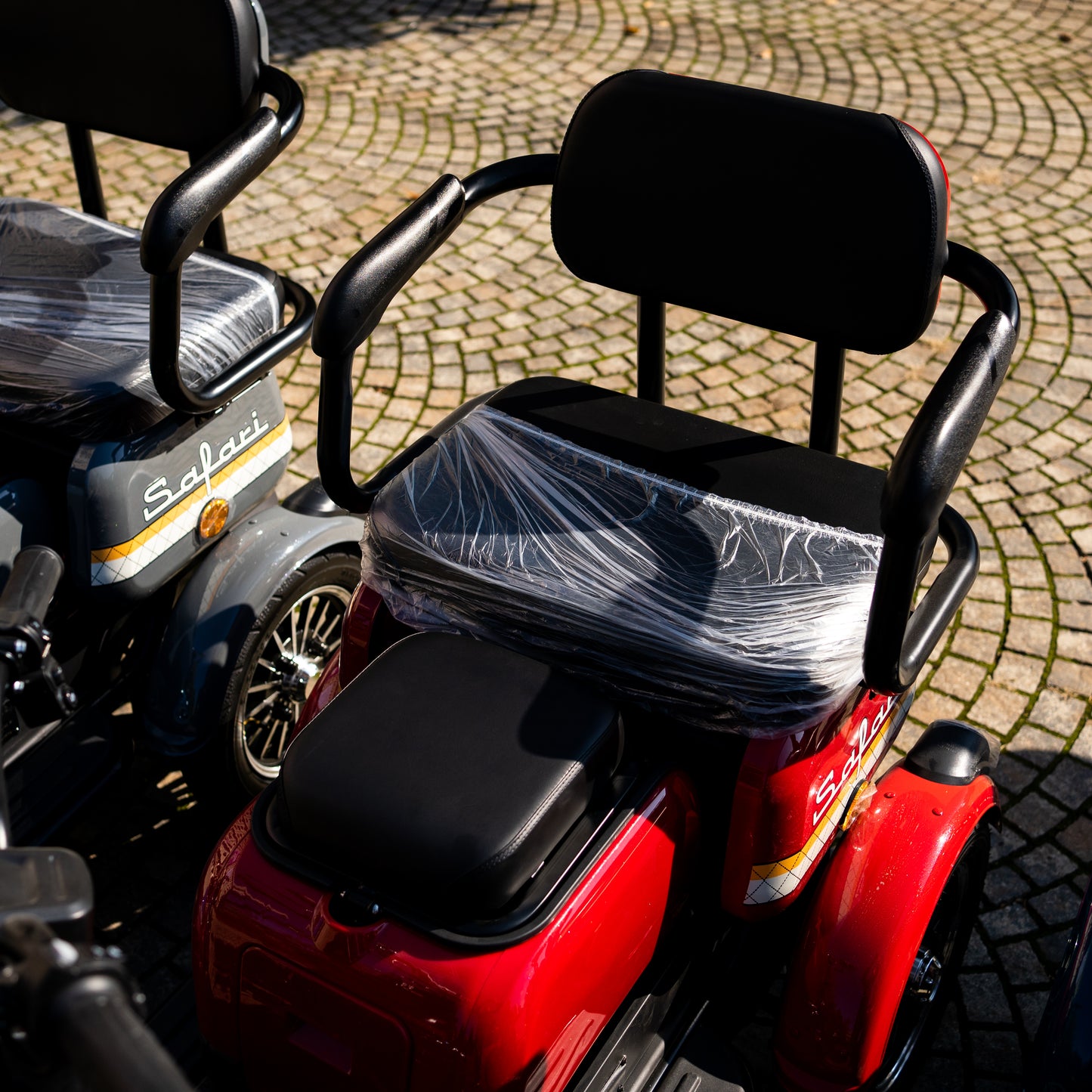 Tricicletă Electrică Rotakt Safari, Fără Permis, Motor 1000W, Viteză Maximă 25km/h, Autonomie 62 km, Baterie 60V 20Ah, Greutate Maximă 187 kg