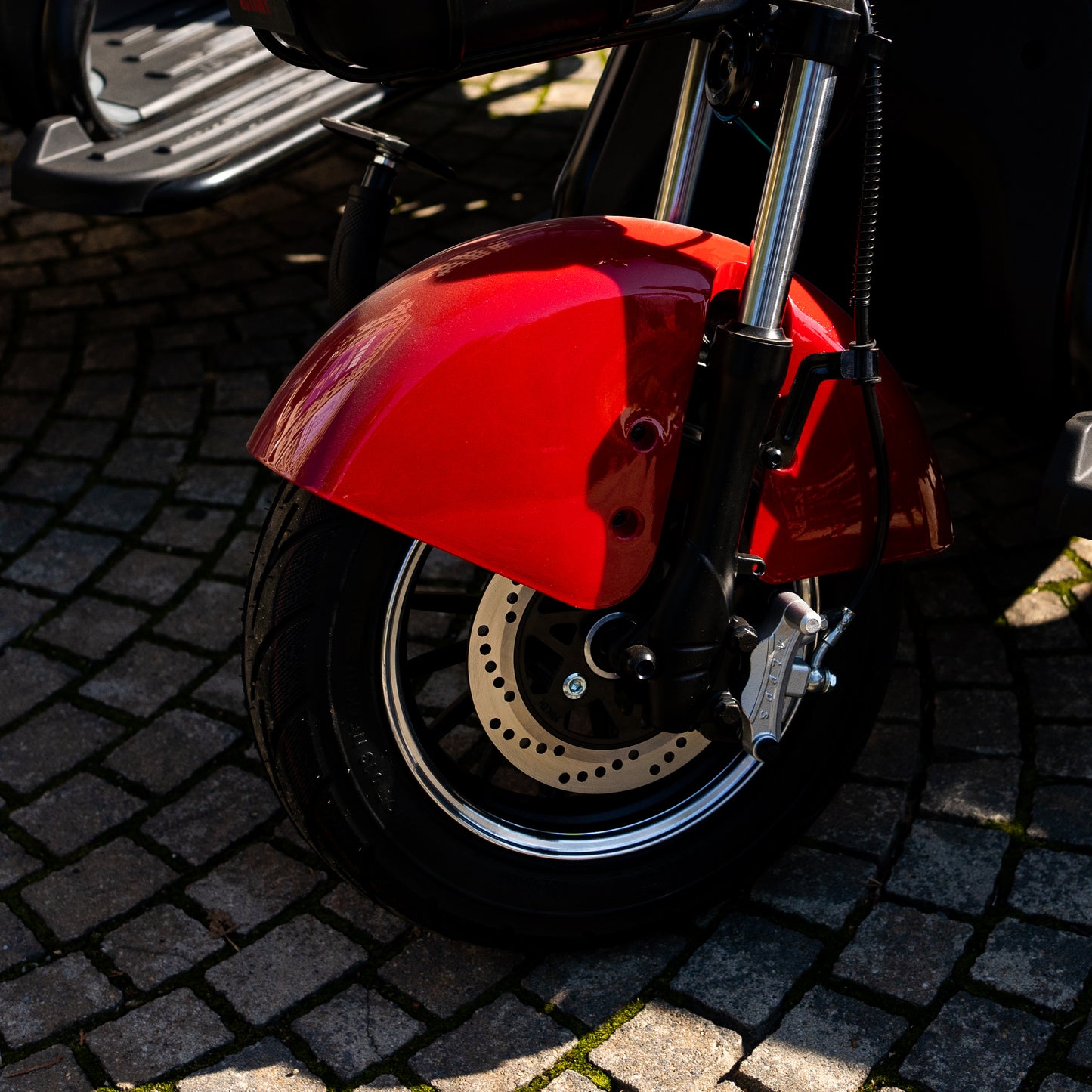 Tricicletă Electrică Rotakt Safari, Fără Permis, Motor 1000W, Viteză Maximă 25km/h, Autonomie 62 km, Baterie 60V 20Ah, Greutate Maximă 187 kg