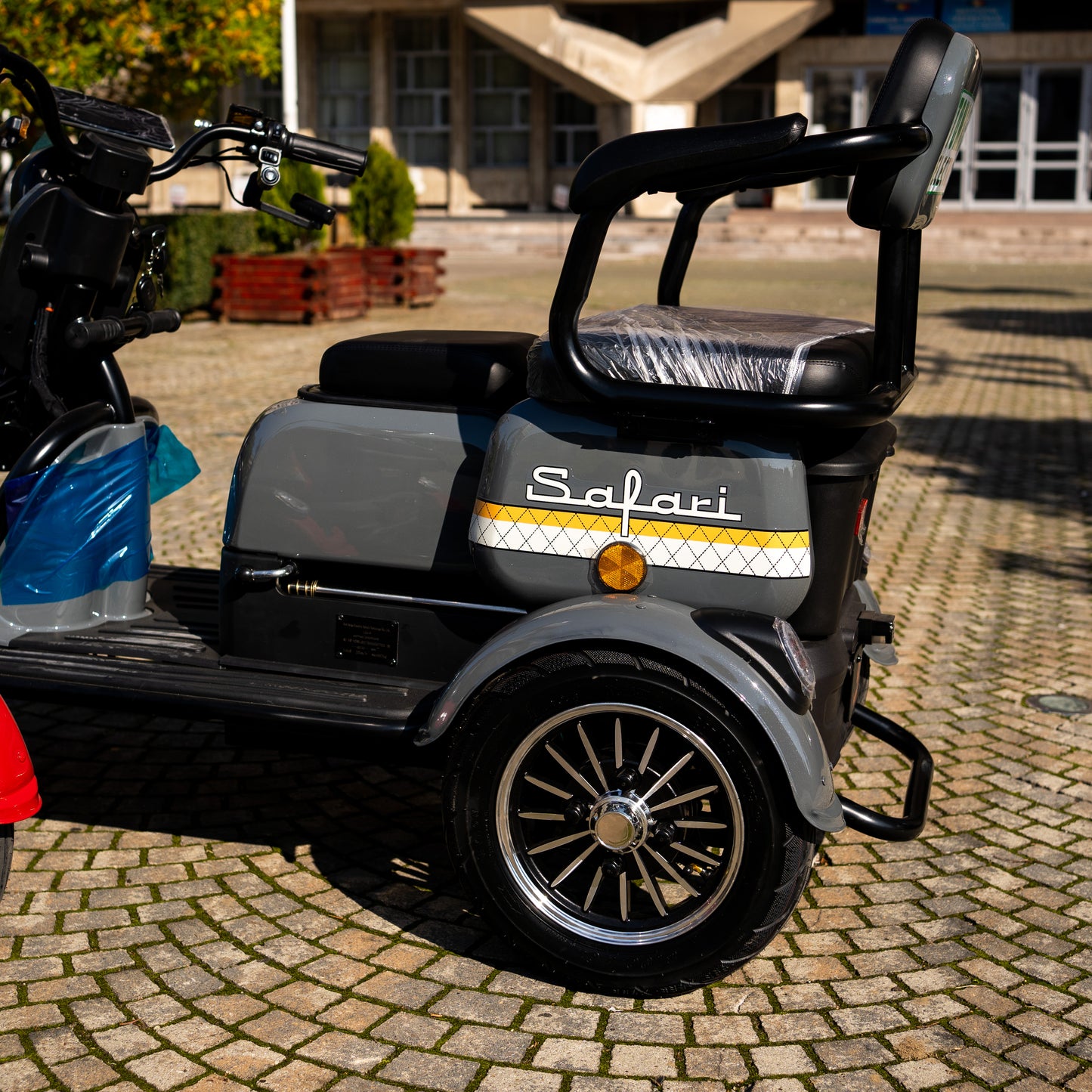 Tricicletă Electrică Rotakt Safari, Fără Permis, Motor 1000W, Viteză Maximă 25km/h, Autonomie 62 km, Baterie 60V 20Ah, Greutate Maximă 187 kg