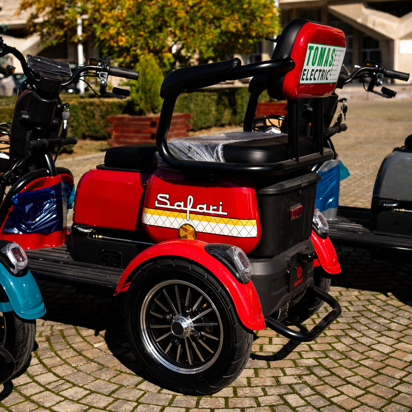 Tricicletă Electrică Rotakt Safari, Fără Permis, Motor 1000W, Viteză Maximă 25km/h, Autonomie 62 km, Baterie 60V 20Ah, Greutate Maximă 187 kg