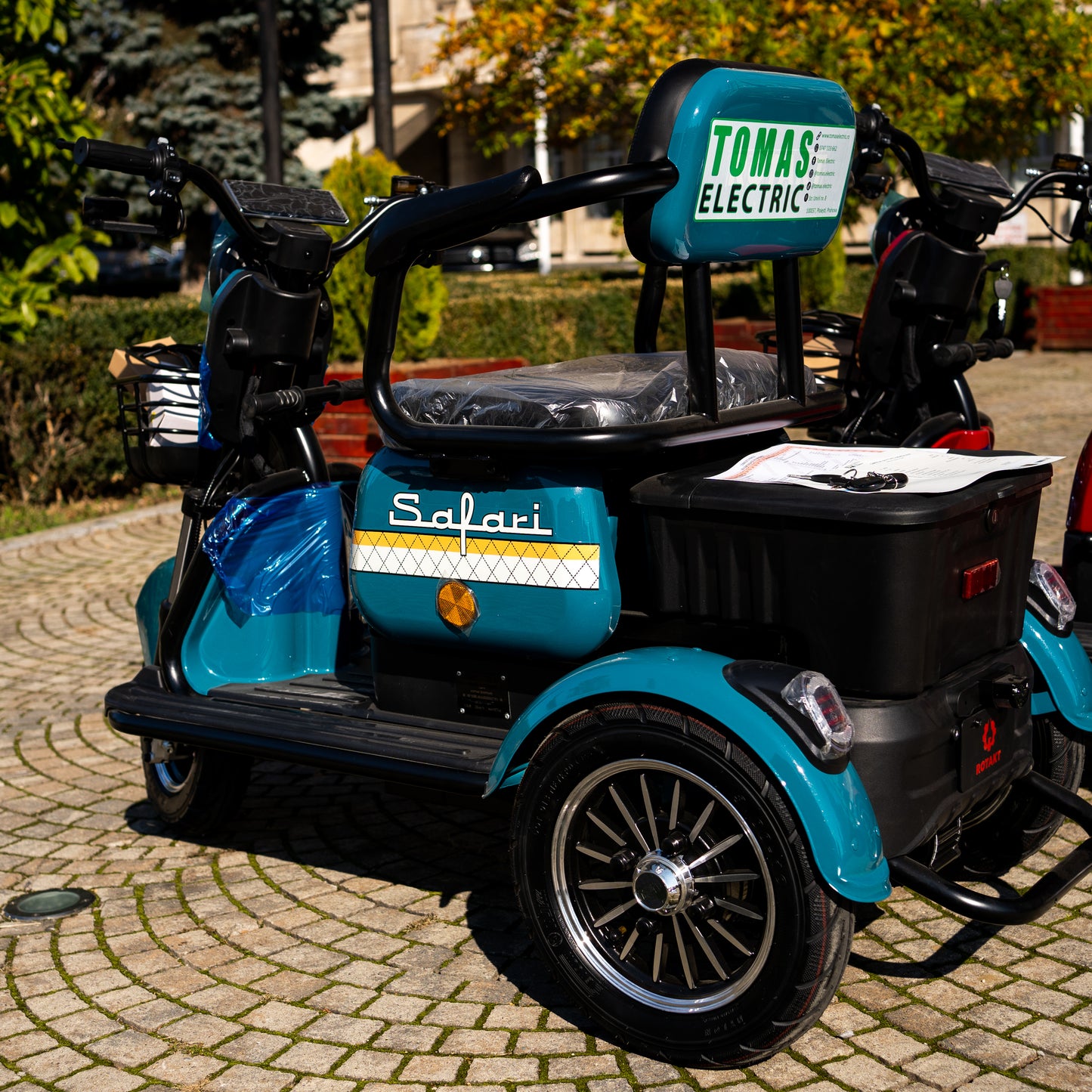 Tricicletă Electrică Rotakt Safari, Fără Permis, Motor 1000W, Viteză Maximă 25km/h, Autonomie 62 km, Baterie 60V 20Ah, Greutate Maximă 187 kg