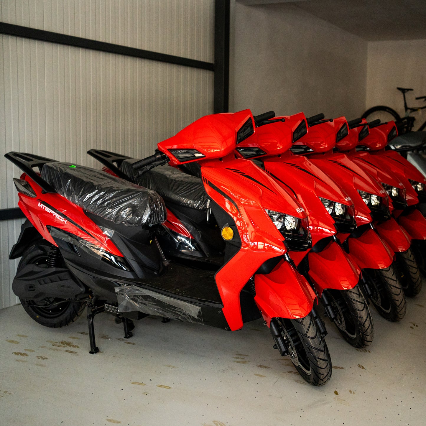 Scuter Electric Fără Permis Kuba MT3 PRO X, Viteză Maximă 25 km/h, Motor 3000W, Autonomie 80-100km, Baterie 72V 20Ah