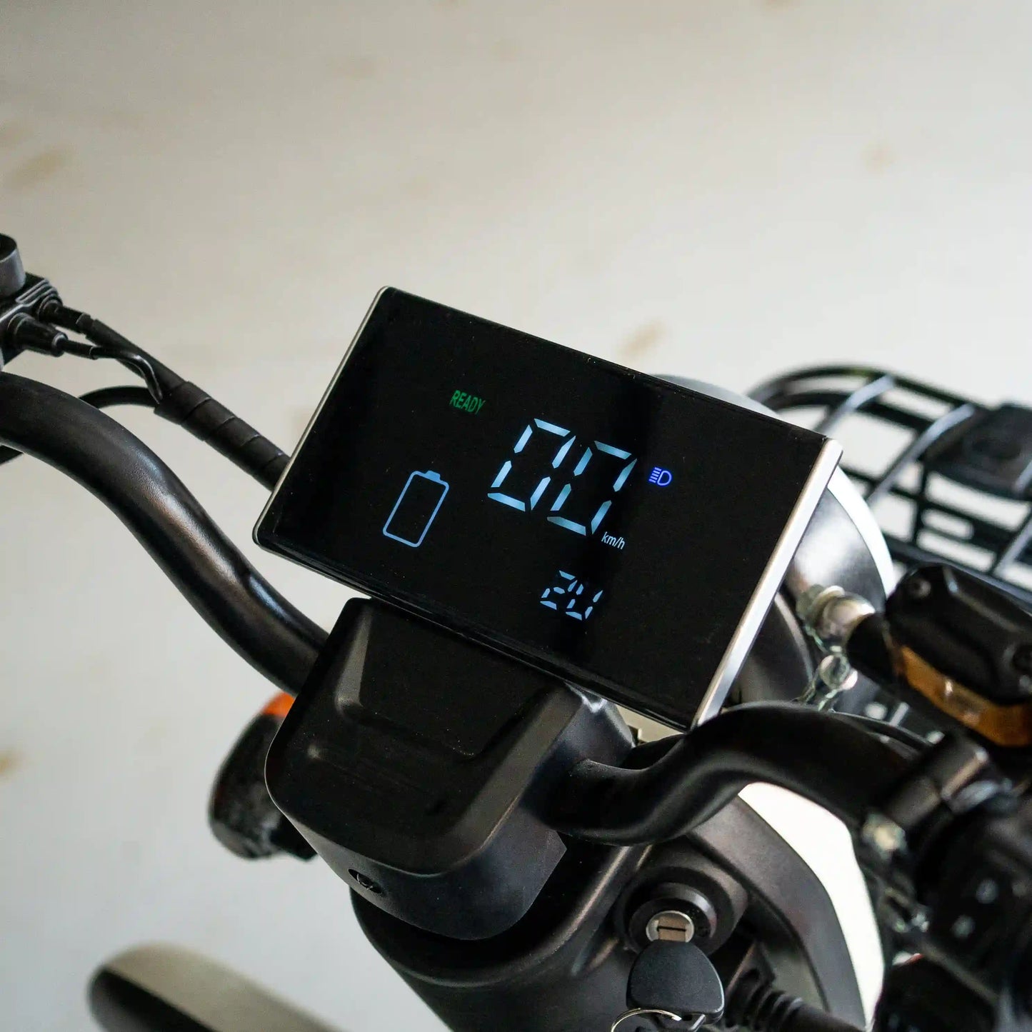Tricicletă Electrică Saige V6 Fără Permis, Viteză Maximă 25 km/h, Motor 1800W, Autonomie 70km, Baterie 72V 20Ah