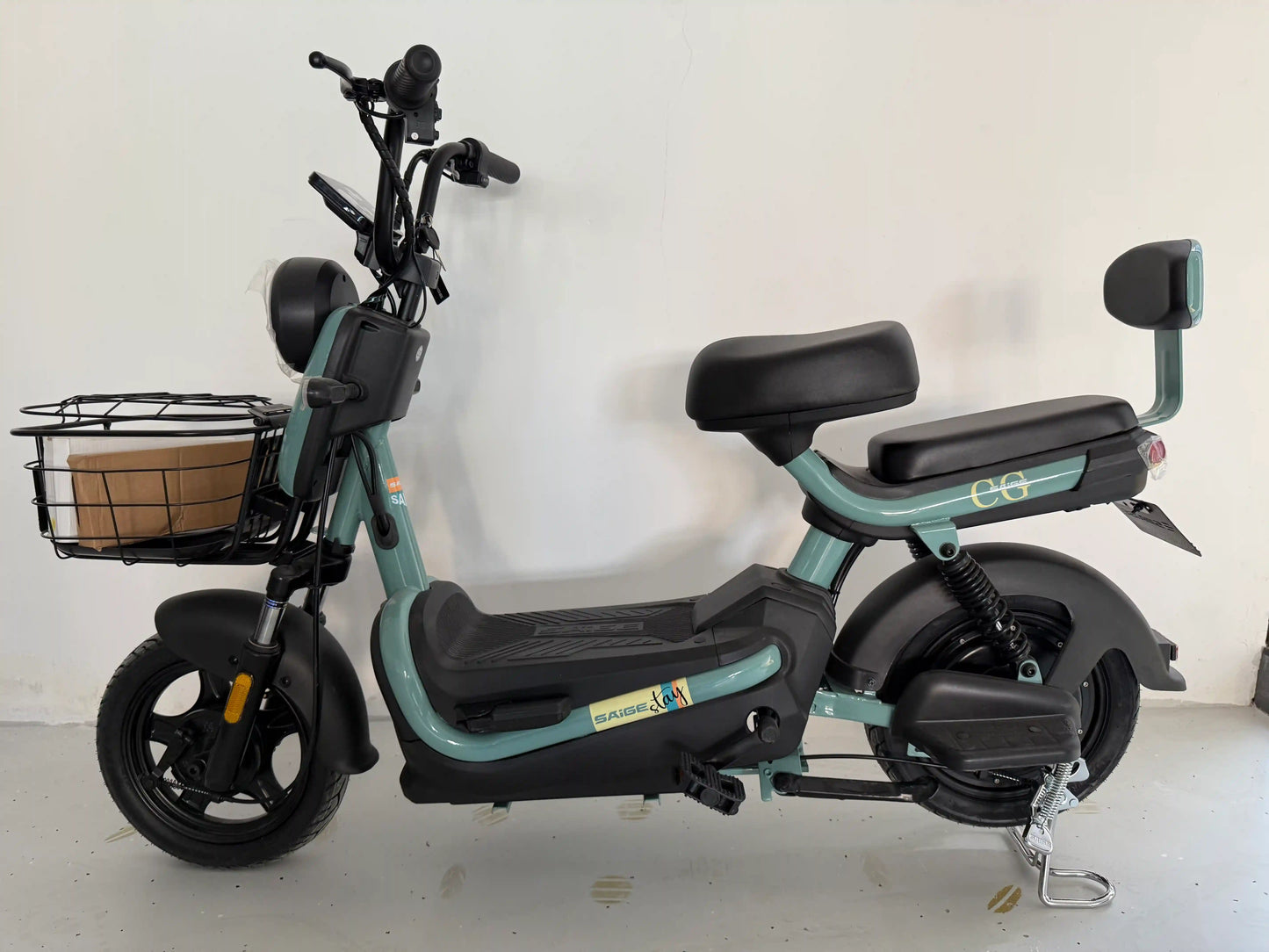 Scuter Electric Fără Permis Saige Kuge, Viteză Maximă 25 km/h, Motor 500W, Autonomie 60-80km, Baterie 48V 20Ah