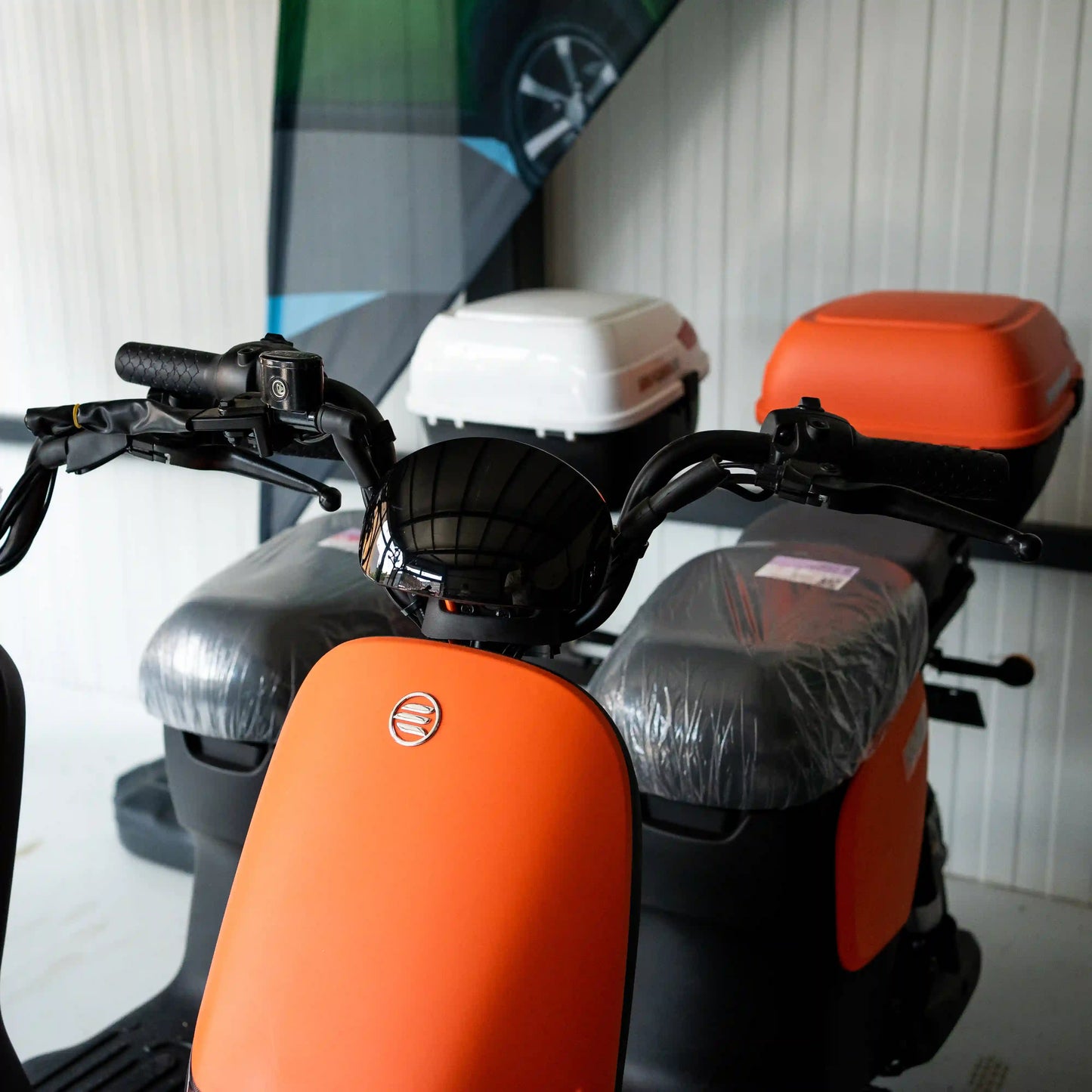 Scuter Electric Fără Permis Saige Rapid XJH, Viteză Maximă 25 km/h, Motor 800W, Autonomie 60km, Baterie 60V 20Ah
