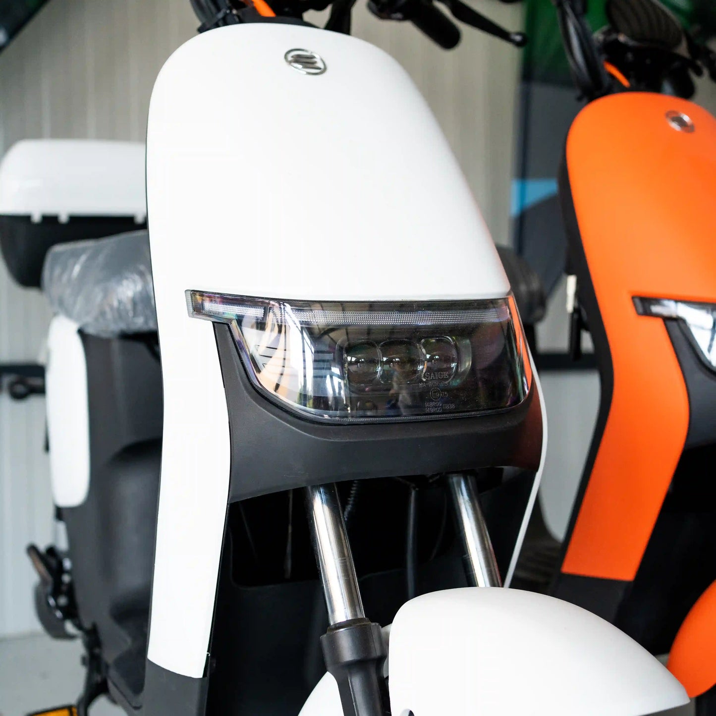 Scuter Electric Fără Permis Saige Rapid XJH, Viteză Maximă 25 km/h, Motor 800W, Autonomie 60km, Baterie 60V 20Ah