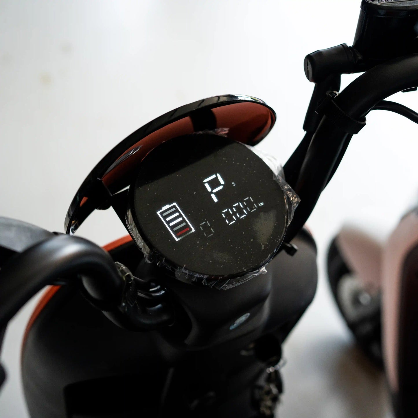 Scuter Electric Fără Permis Saige Rapid XJH, Viteză Maximă 25 km/h, Motor 800W, Autonomie 60km, Baterie 60V 20Ah