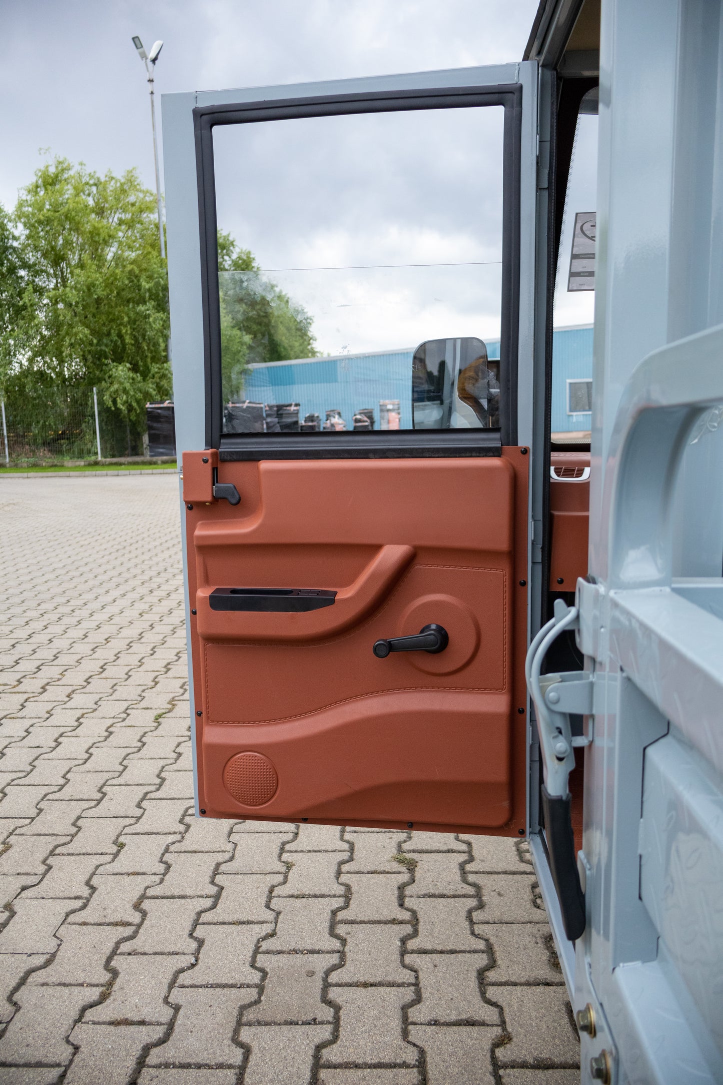 Tricicletă Electrică Skyjet E-Kamyonet Sky Van Fără Permis, Viteză Maximă 25 km/h, Cabină, Benă Basculabilă, Autonomie 60km, Motor 3000W, Baterie 72V 45Ah