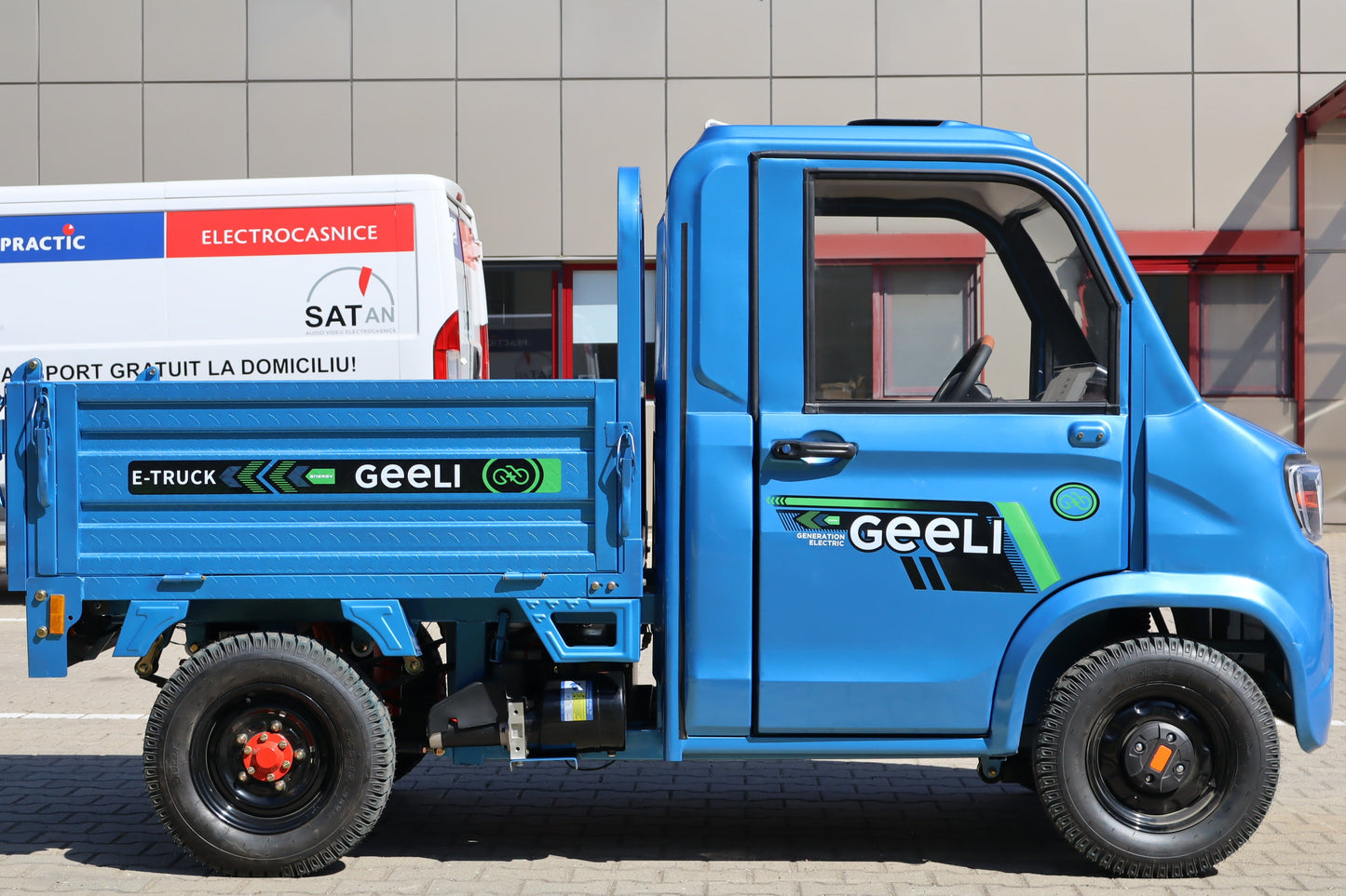 Camionetă electrică Geeli E-Truck albastră, vedere laterală dreapta