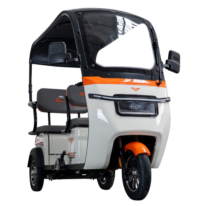 RURIS PILOT 3070A cu parbriz și far LED, vedere față