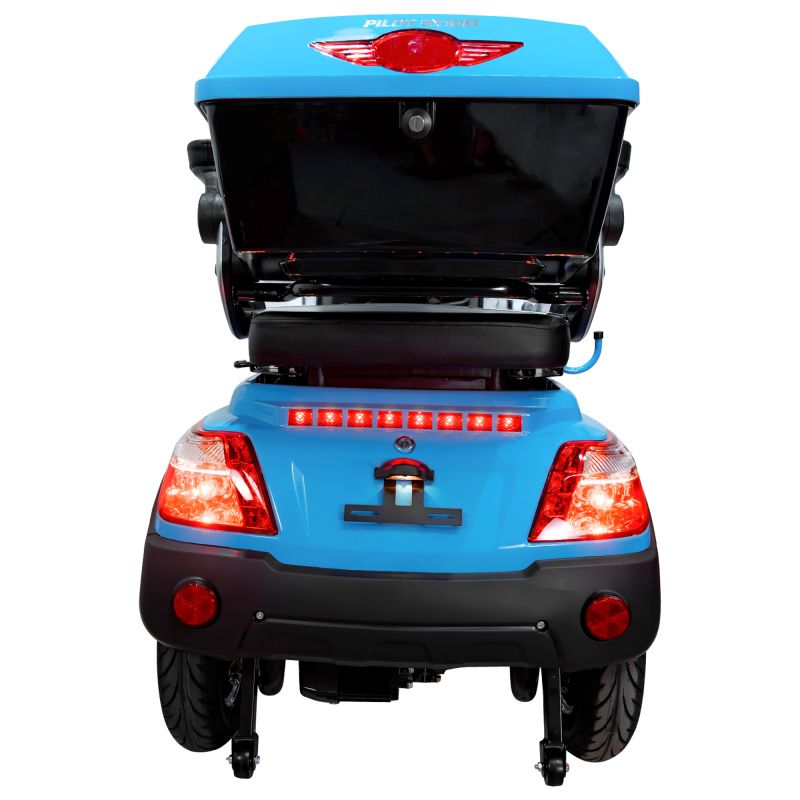 Spatele scuterului PILOT SX100, cu stopuri LED