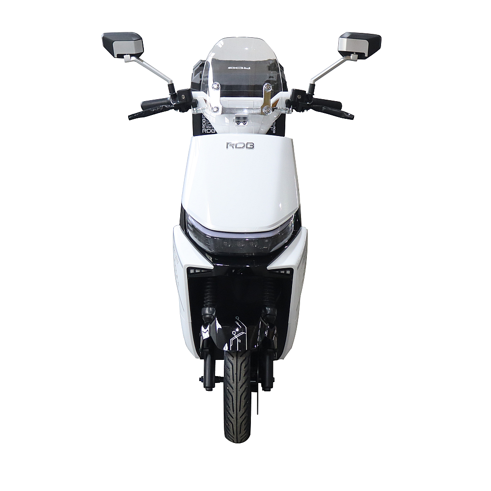 Scuter electric 2000W fără permis RDB INSPIRE alb, vedere din față cu farul LED lat și parbrizul