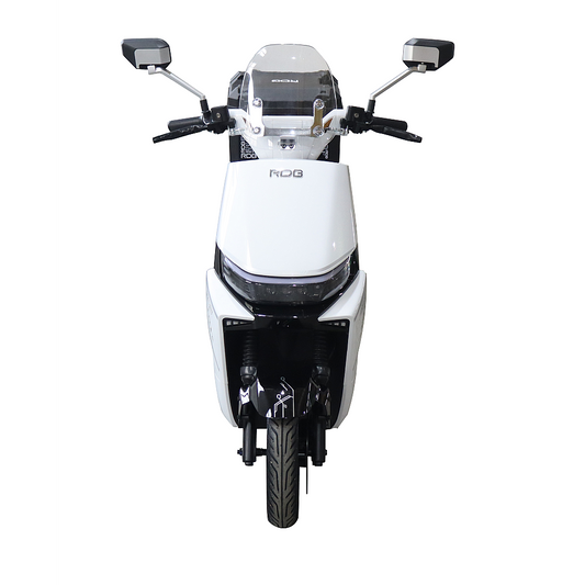 Scuter electric 2000W fără permis RDB INSPIRE alb, vedere din față cu farul LED lat și parbrizul