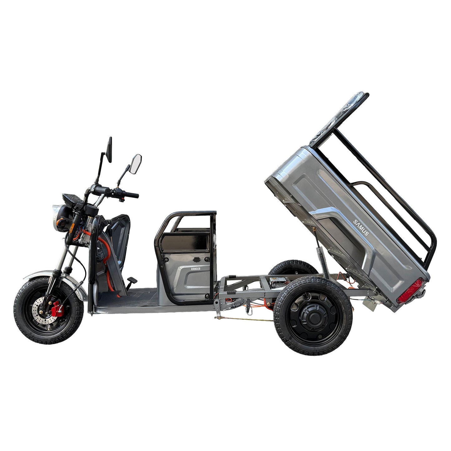 Triciclu electric cargo Samus Ranger gri cu bena basculabilă ridicată, vedere laterală stânga