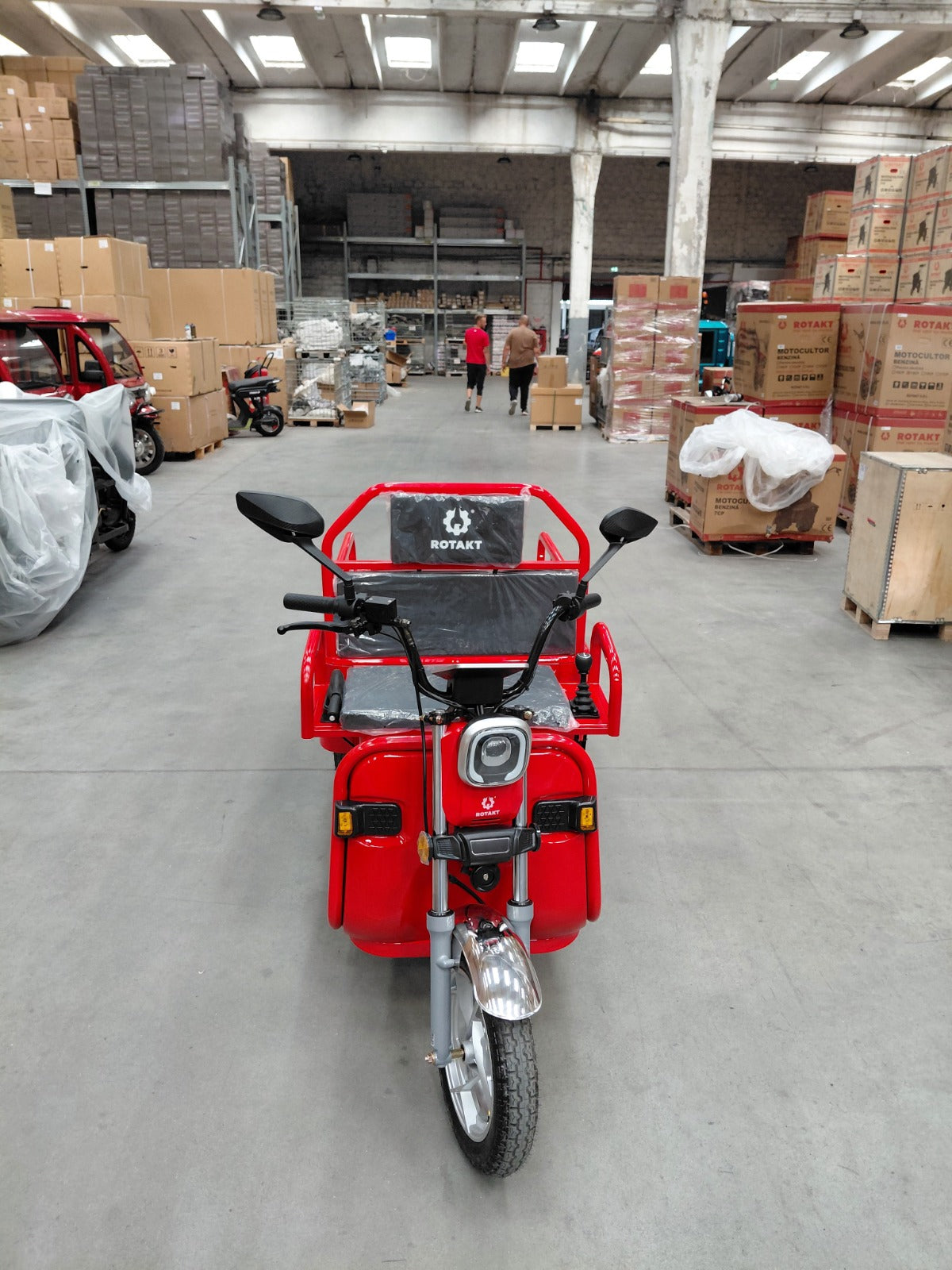 Triciclu electric Rotakt Nautilus Ultra văzut din față