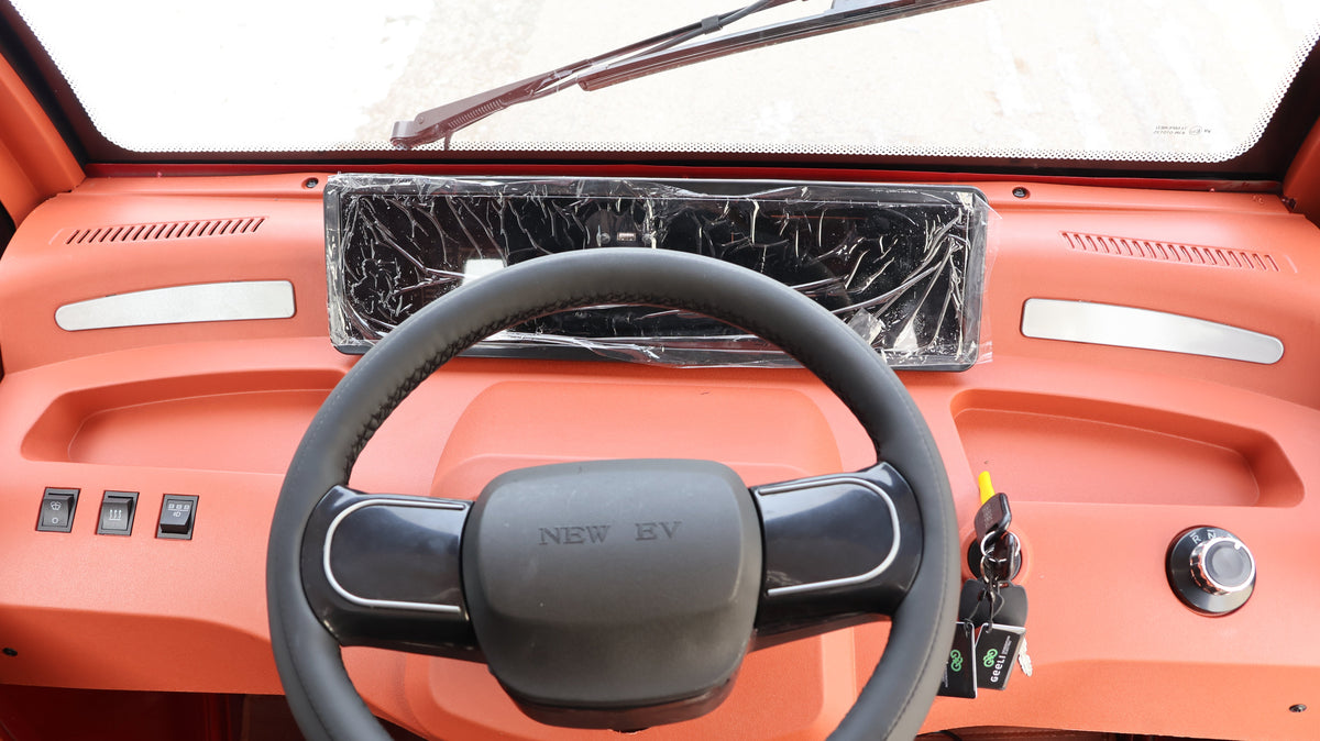 Bordul cu volan și comenzi la Geeli E-Van