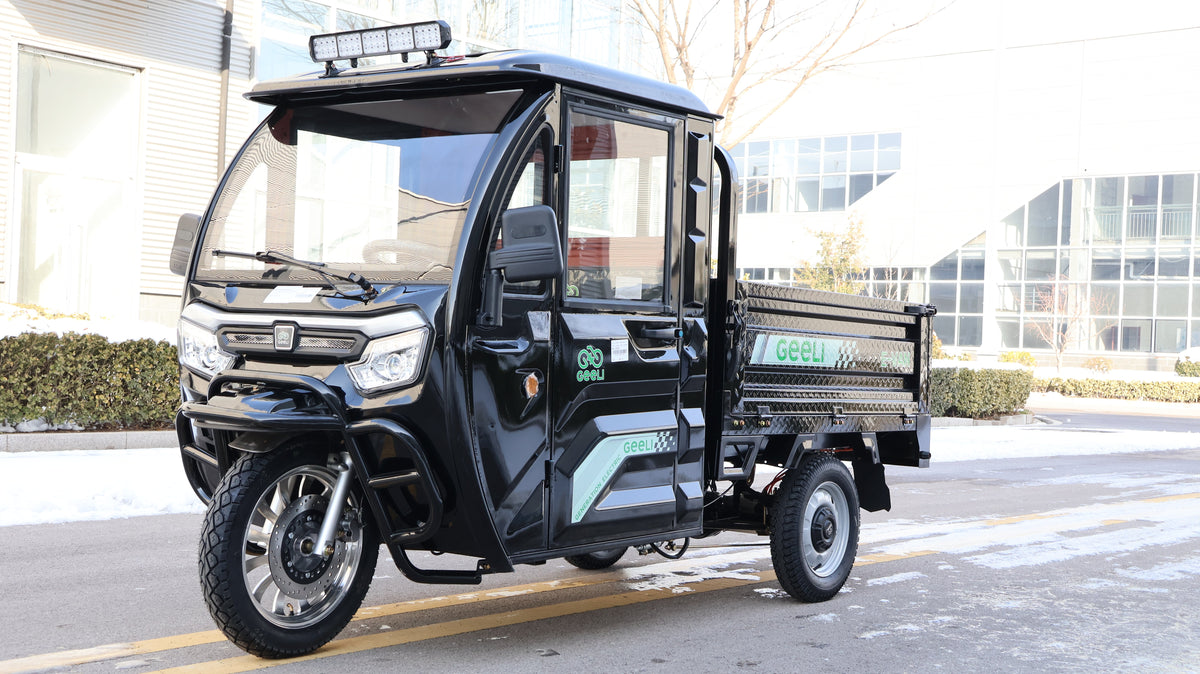 Triciclu electric Geeli E-Van negru, vedere frontală oblică