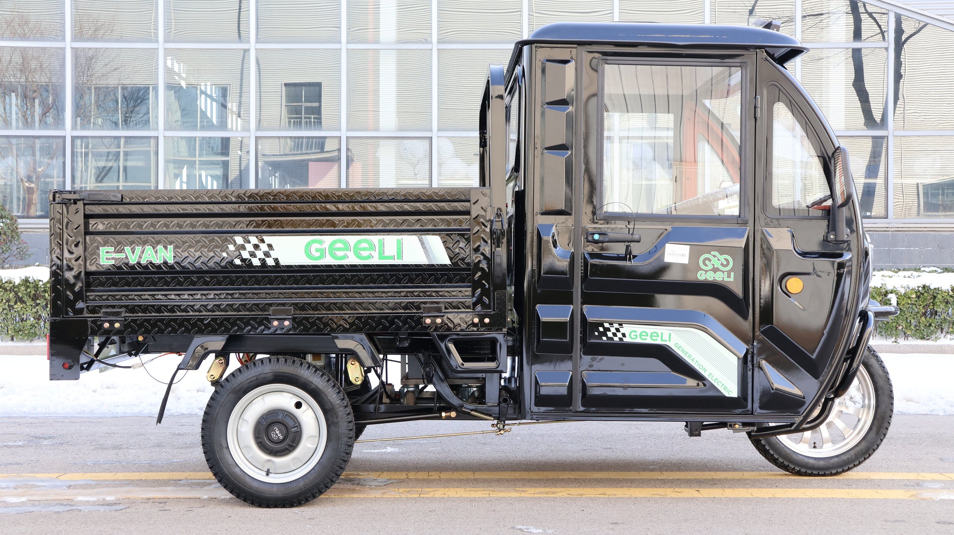Triciclu electric Geeli E-Van negru, vedere laterală